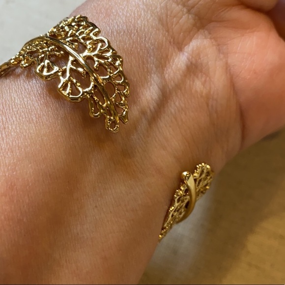 Stella & Dot | Dainty Gold⚜️‘Retired’ Gold Grace Cuff Bracelet - Picture 11 of 16